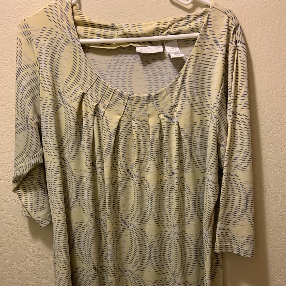 Worthington Women’s 1x top in great condition.